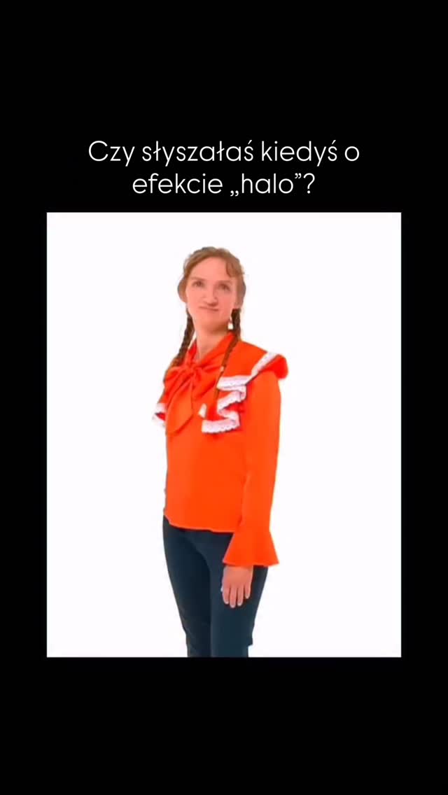 Czy słyszałaś kiedyś o efekcie halo?

Wygląd ma znaczenie w biznesie.
Nie dlatego, że to sprawiedliwe.
Nie dlatego, że tak powinno być.
Ale dlatego, że ludzie najpierw reagują emocjonalnie, a dopiero później racjonalizują swoje decyzje.

Psychologia w praktyce:

Opinię o drugiej osobie wyrabiamy sobie w ułamku sekundy.
Zanim cokolwiek powie.
Zanim usiądzie.
Zanim otworzy prezentację.

To właśnie efekt halo - mechanizm, w którym jedna pozytywna cecha, na przykład schludny i dopracowany wygląd, sprawia, że automatycznie przypisujemy danej osobie także inne atuty: kompetencję, wiarygodność i sprawczość.

W czasie spotkania biznesowego, prezentacji czy rozmowy z klientem Twój wygląd staje się komunikatem. Mówi:

„Szanuję siebie”
„Traktuję tę okazję poważnie”
„Jestem przygotowany(-a)”

Nie musisz być zamożny(-a).
Musisz być świadomy(-a) tego, jak się prezentujesz.

Jak robić dobre wrażenie, niezależnie od budżetu:
• noś ubrania, które są dobrze dopasowane
(lepsze poprawki krawieckie niż droga metka)
• wybieraj prostą, spójną, stonowaną paletę kolorów
• dbaj o czyste buty
• stawiaj na ubrania wyprasowane i bez zagnieceń
• miej zadbane włosy, schludny zarost albo staranny makijaż
• ogranicz dodatki do minimum
• pamiętaj o dobrej postawie

To Twoje pomysły otwierają możliwości.
Ale to sposób w jaki się prezentujesz bardzo często decyduje o tym czy w ogóle dostaniesz szansę, by je pokazać.

Warto znać reguły tej gry.
A kiedy już wejdziesz do środka, możesz zacząć je zmieniać.

Po więcej tipów w życiu i biznesie 
👉🏻 obserwuj @mariolahryszko 
👉🏻 obserwuj @mariolahryszko 
👉🏻 obserwuj @mariolahryszko
