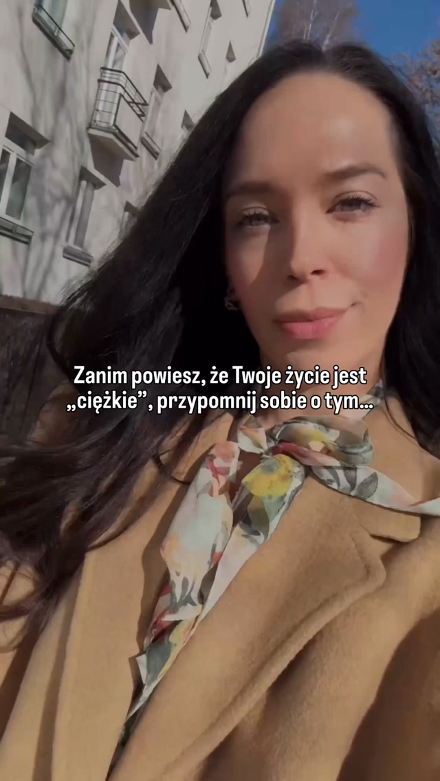Zanim nazwiesz swoje życie „ciężkim”, zatrzymaj się na chwilę.

Nie po to, żeby umniejszać temu, co czujesz.
Nie po to, żeby udawać, że trudne dni nie istnieją.

Ale po to, żeby przypomnieć sobie, że rzeczy, które czasem traktujemy jak oczywistość, dla kogoś innego są największym marzeniem.

Możesz widzieć.
Możesz usłyszeć głos bliskiej osoby.
Możesz zrobić krok.
Możesz pamiętać chwile, które Cię ukształtowały.
Możesz obudzić się i dostać kolejny dzień.

To nie znaczy, że masz nie mieć gorszych momentów.

To znaczy, że nawet w tych gorszych momentach nadal masz coś, za co ktoś inny oddałby wszystko.

Rób swoje.
Pracuj ciężko.
I doceniaj więcej.

Bo dla kogoś Twój zły dzień byłby spełnieniem marzeń ♥️

Po więcej 👉🏻 obserwuj @mariolahryszko 

#rozwójosobisty #kobietawbiznesie #motywacjadodziałania